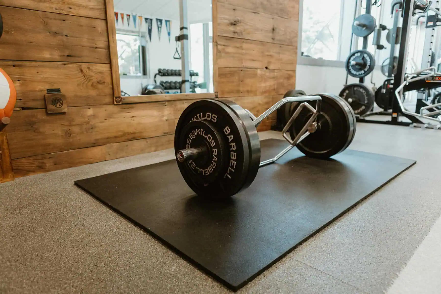 Barbell and weights in the RPS Fitness training space