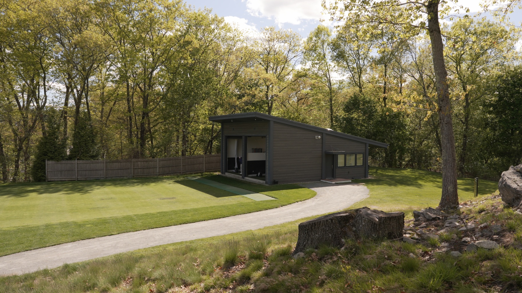 KOHR Golf Cool Clubs fitting studio exterior